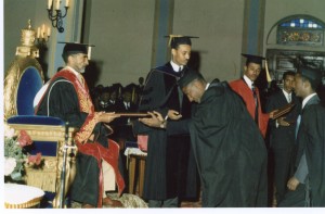 በ1963 ዓም ምረቃ ወቅት የዩኒቨርሲቲው ፕሬዚዳንት ዶ/ር አክሊሉ