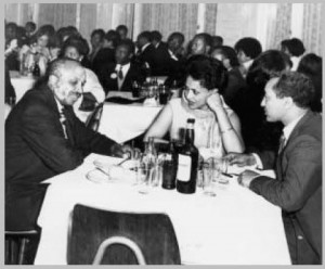 በዓሉ ግርማ፣ ባለቤቱ ወ/ሮ አልማዝና ሠዓሊ ገብረ ክርስቶስ ደስታ በ1963 ዓ.ም.