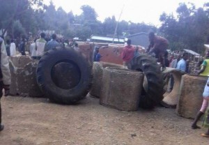protesters-are-blocking-roads-in-some-towns-in-oromia-region-of-ethiopia-to-prevent-soldiers-